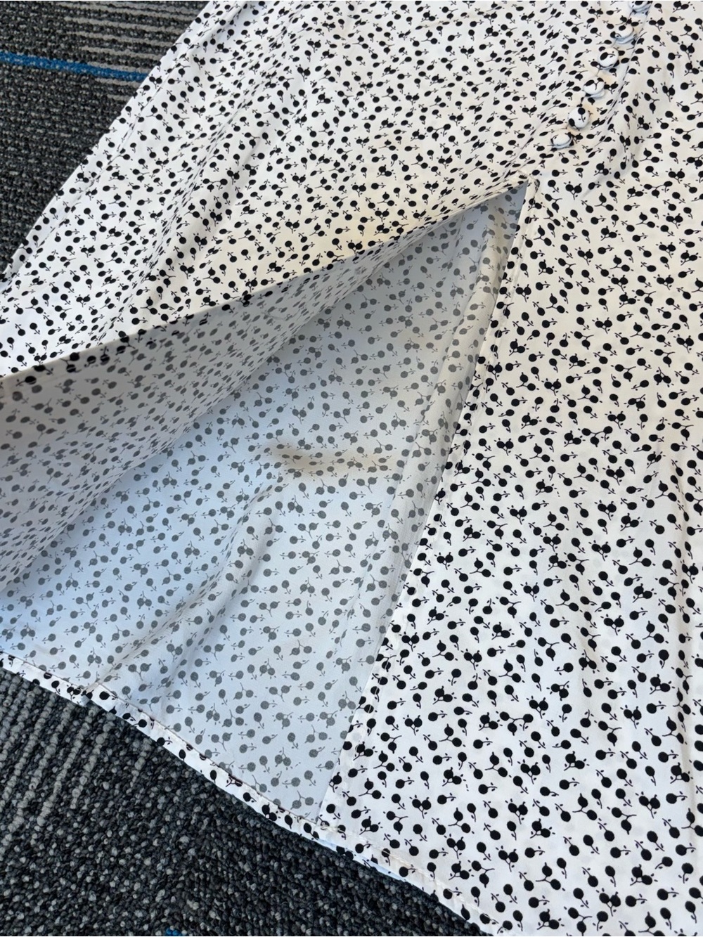 NWT Loft medium MIDI Skirt White Black Cherries Button Detail Front Split - Picture 6 of 9